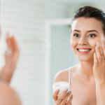 5 hábitos que envelhecem a pele